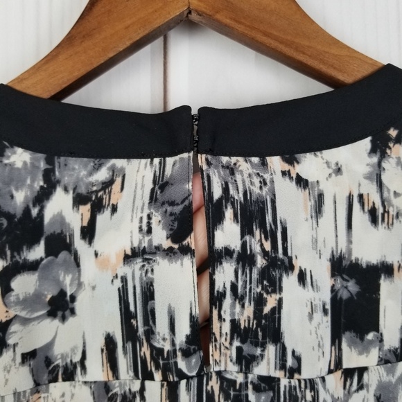 Sheer Sleeveless Blouse - Picture 7 of 8